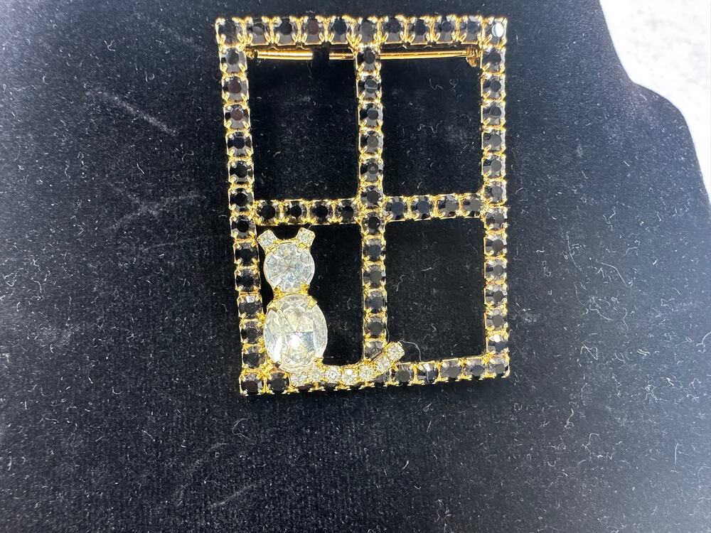 Cat in Window Gold-Tone Brooch Crystal Window Frame Rhinestone Cat
